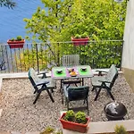 Daire Riva Di Pianello Balkon-ferienwohnung Am Pianello Del Lario