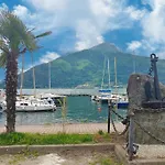 Daire Riva Di Pianello Balkon-ferienwohnung Am Pianello Del Lario